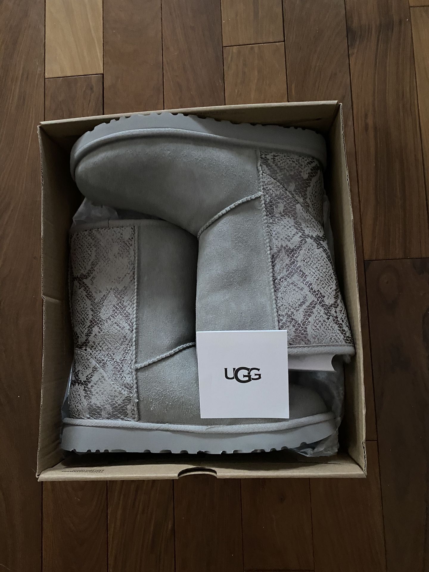 BRAND NEW IN BOX! AUTHENTIC UGG Boots (size 7)