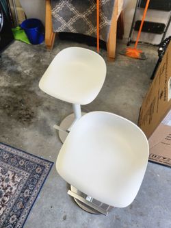 White Modern Adjustible Bar Stool Set