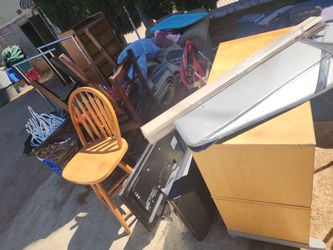FREE!! DRESSER CHAIRS HANGERS RACKS TVs IN VAN NUYS!! FREE!!
