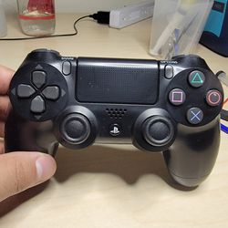 PS4 Controller.