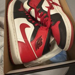 Red air jordan 1 retro high og SIZE 6.5Y Pick Up Only