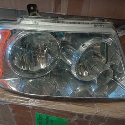 Headlight For 2003-2006 Lincoln Navigator (Passenger Side Only) $65 Hablo Español 