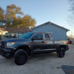 2013 Toyota tundra  153xxxmiles on it blue title in hand.
