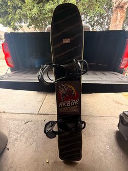 Arbor Zygote Twin 155cm Snowboard with Bindings