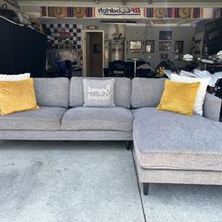 gorgeous living spaces sectional couch !!
