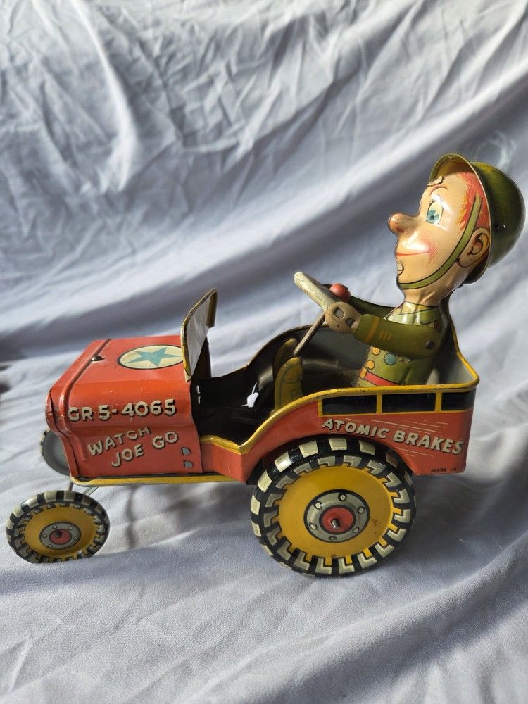 Vintage metal, wind u GI JOE toy from the 50s