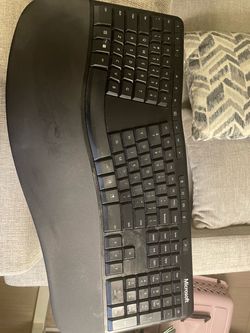 Microsoft Wired Ergonomic Keyboard – Barely Used