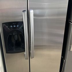 Amana Refrigerator 33”W DELIVERY INCLUDED