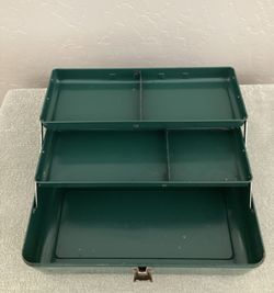 Vintage 1950's Victor ATCO Metal Tackle Box With Lures for Sale in  Goodyear, AZ - OfferUp