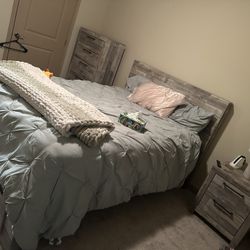 Queen Bedroom Set