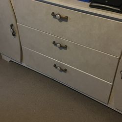 Bedroom Dressers 