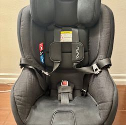 Used Nuna Rava Car Seat. Manufactured date 12/01/2023