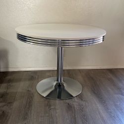 Retro Kitchen Table Like New