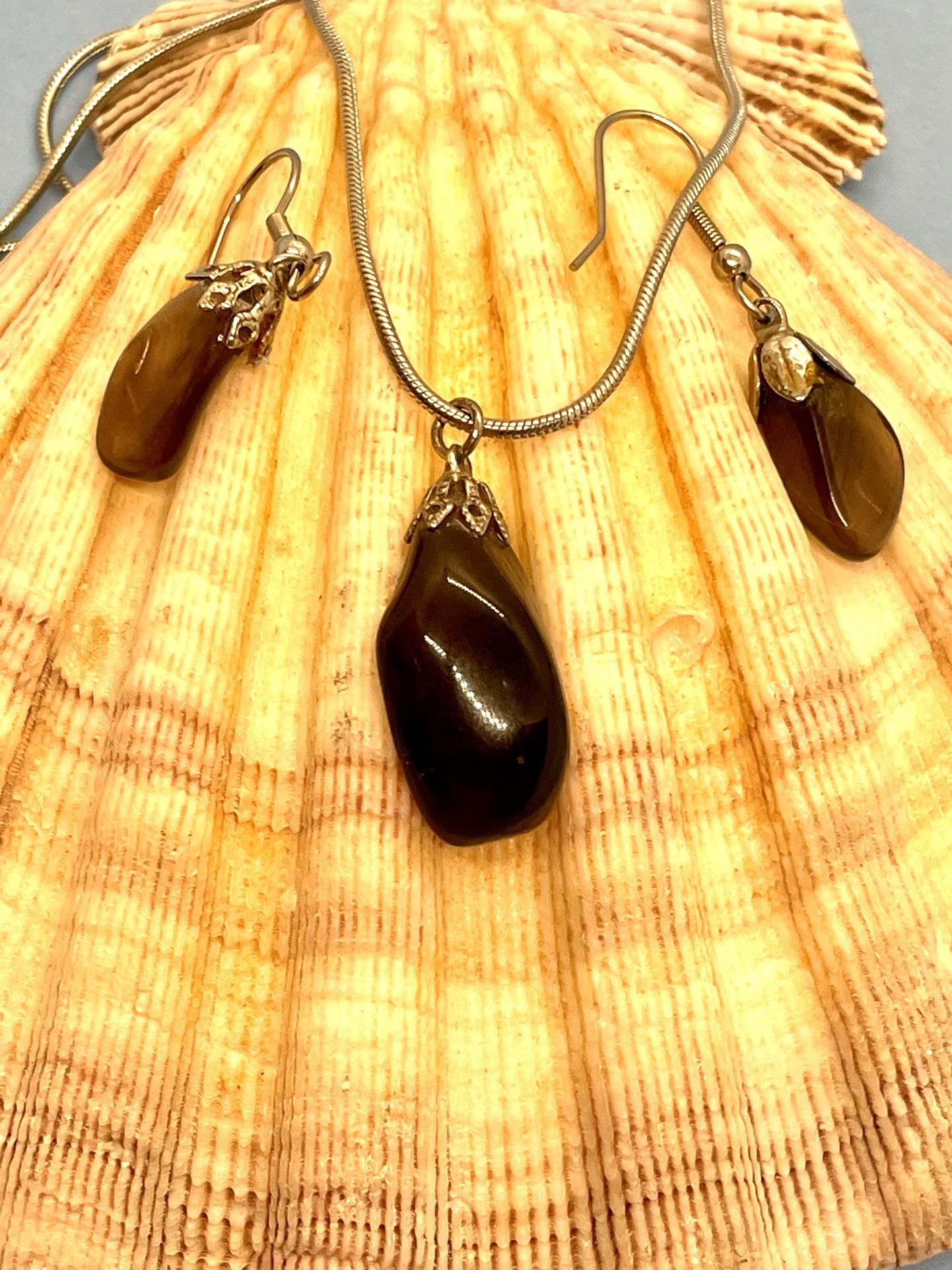 Silver Amethyst Necklace And Earrings 