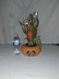 Hyde And Eek Faux Creepy Carnivorous Halloween Decor Plant In Excellent New Condition