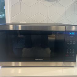 2023 Samsung Stainless Steel Microwave 1.9cu ft