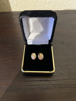 10 Karat Virgin Mary Earring