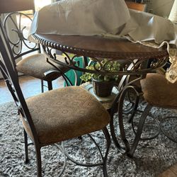 Dinette Table And 4 Chairs 