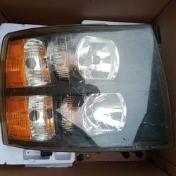 Chevy Silverado Passenger Headlight 