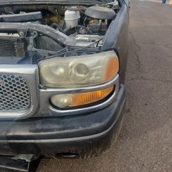 2006 Gmc Yukon Denali Headlight And Turn Signal 