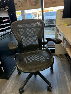 Herman Miller (lowest price of offer up) like new condition.