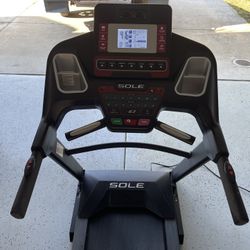 SOLE F63 Treadmill
