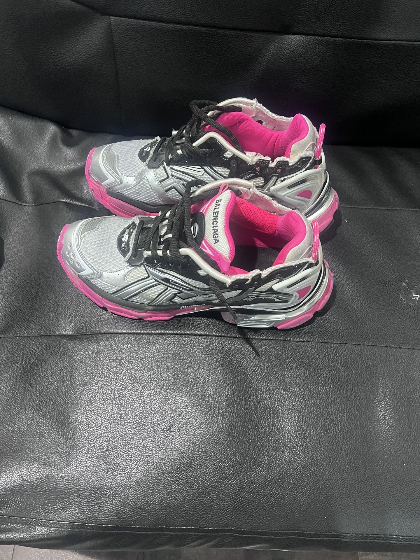 balenciaga runners size 42 pink