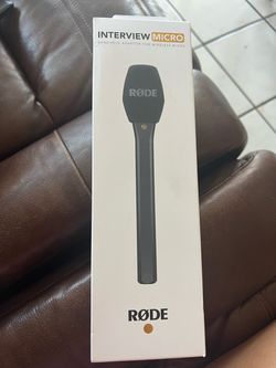 RØDE Interview Micro Handheld Adapter for Wireless Microphones (Black) Handheld microphone adapter with foam windscreen for interviews, broadcasting, 