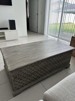 American Signature Lift-Top Coffee Table