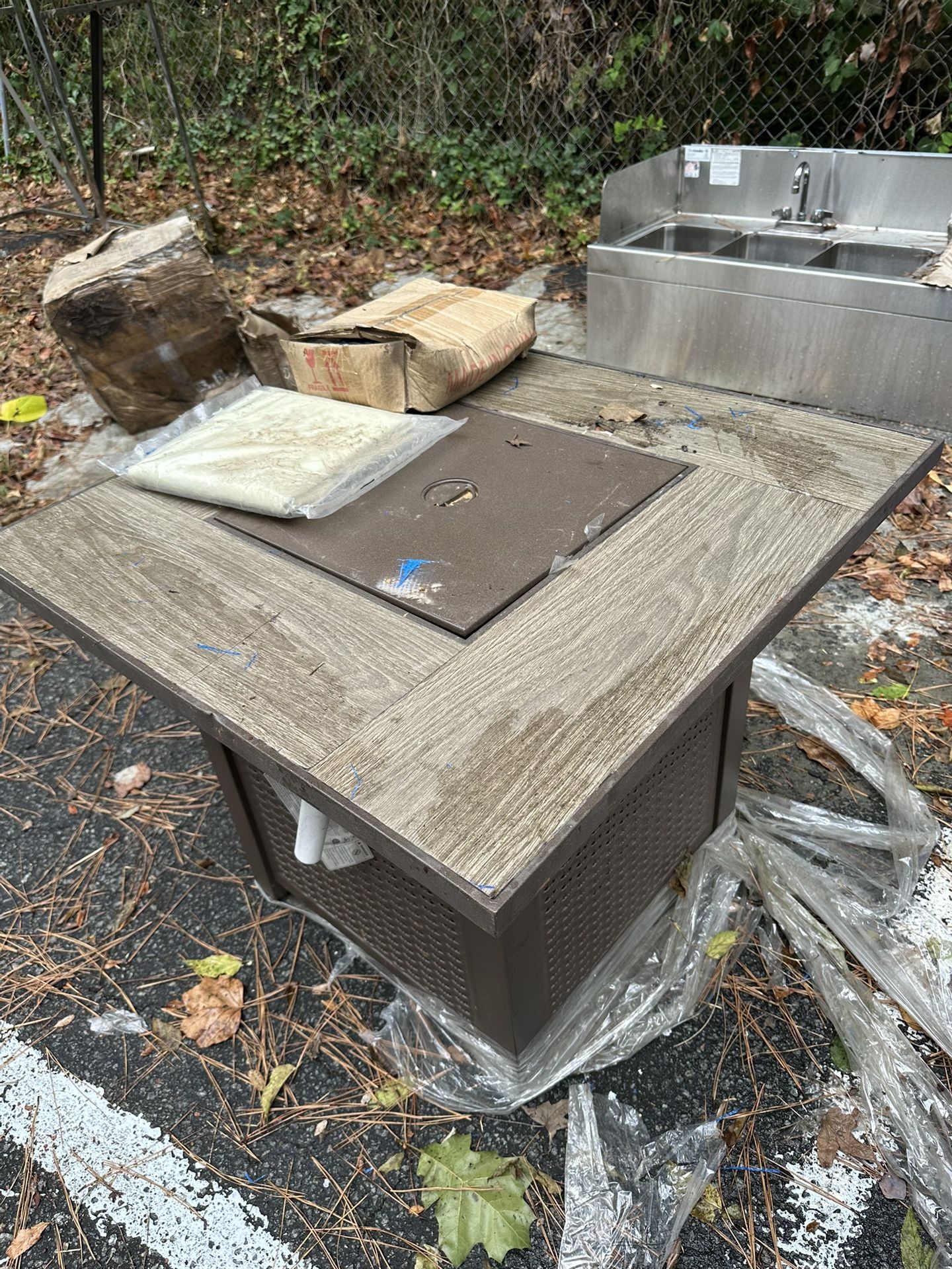 Outdoor GAS Fire PIT(missing some parts)-as pictures 