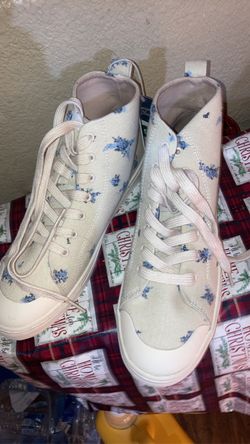 Universal Thread Shoes!