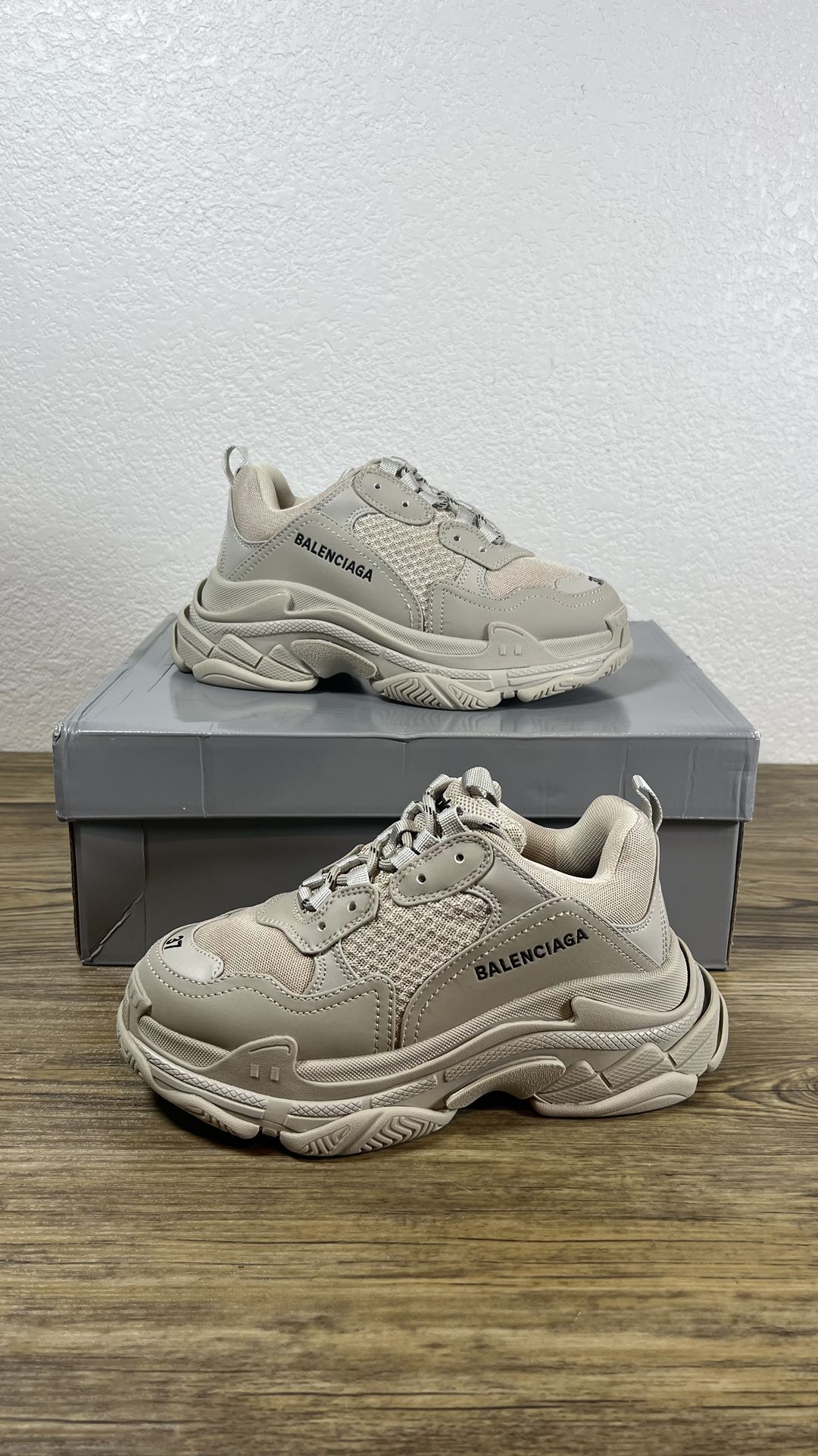 BALENCIAGA TRIPLE S CRÈME