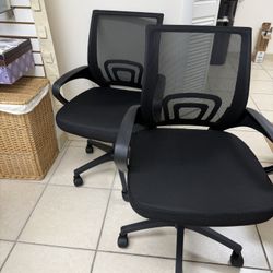 Office chairs / 4/ $30 Each One Sillas De oficina