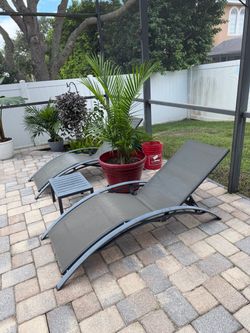 Outdoor Chaise Lounge Chairs Set of 2 with Side Table