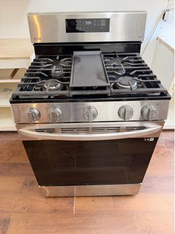2023 LG Stainless Steel Oven / Gas Range - Good Condition