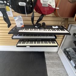 Keyboards- Pianos 