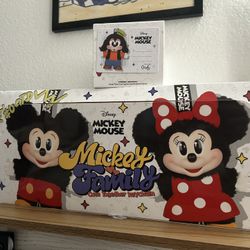 Goofy Mickey family Pop Mart 