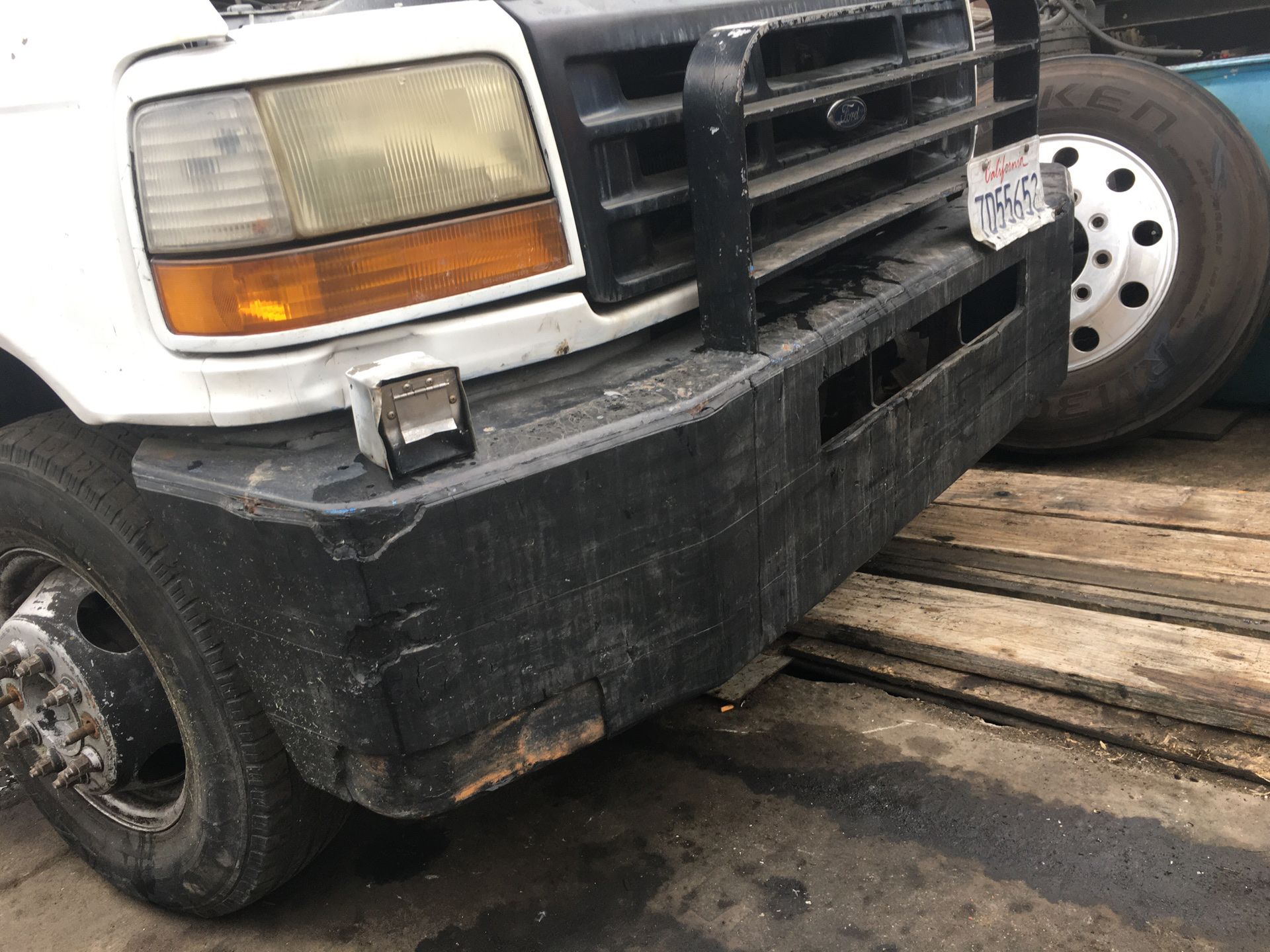 Tow truck bumper guard