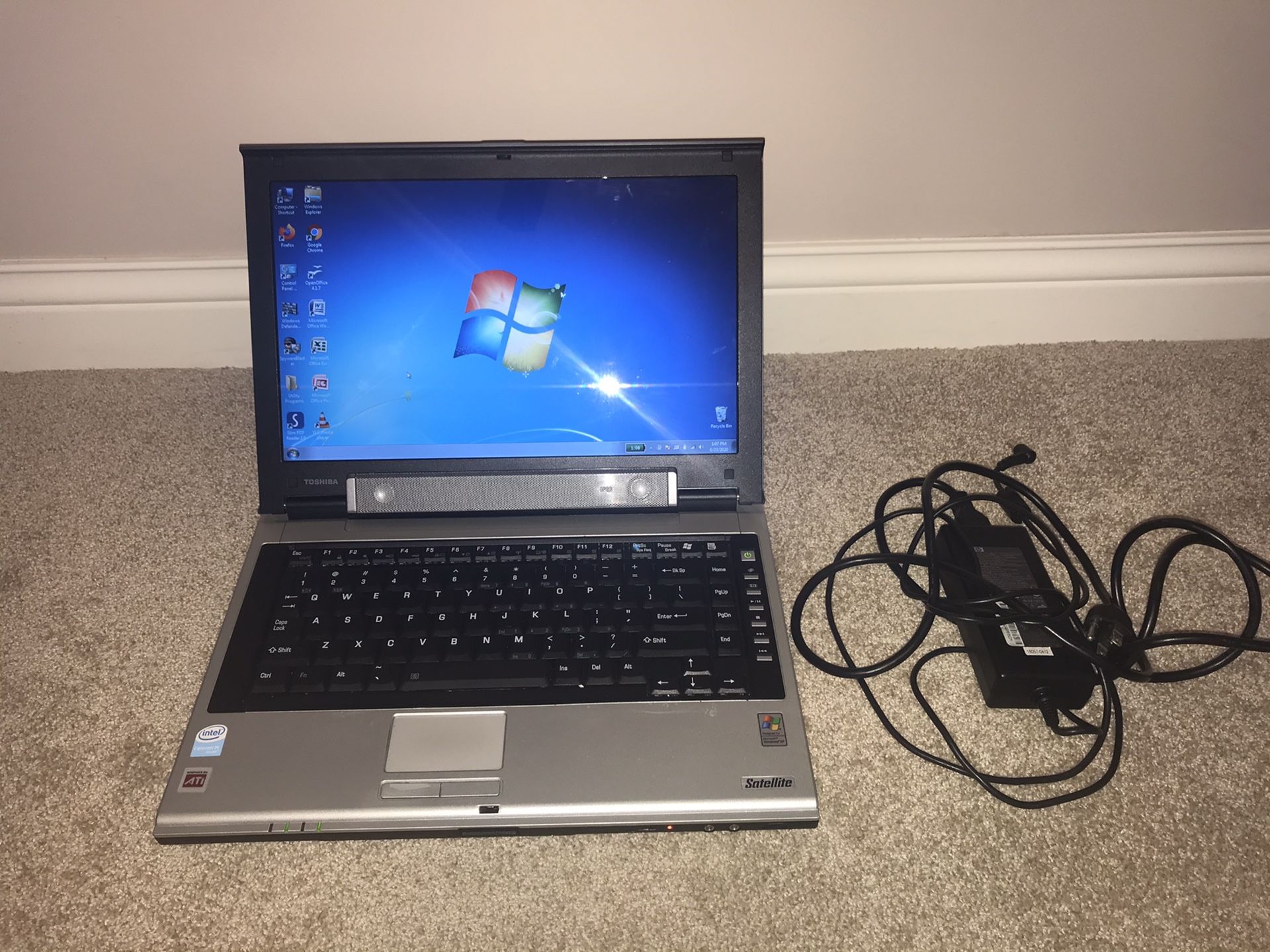 Laptop: windows , Microsoft office, free wireless mouse !