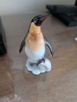 Vintage Penguin and chick porcelain