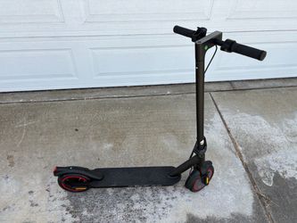 A5 350W Electric Scooter – Like New