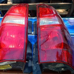 Tail Lights For 042 2007 Chevy Avalanche