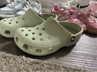 Kids crocs size 11c