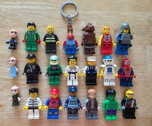 Lego Minifigure Lot of 21 Minifigs (Marvel, Spongebob, Jurassic World and More)