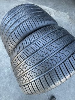 2 Pirelli 285/35R20 (100W) Tires