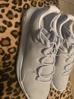 UNDER ARMOUR MEN SIZE 9 NEW
