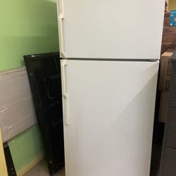 R. E. F. R. I. G. E. R. A. D. O. R 