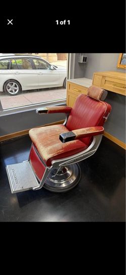 Belmont Barber shares excellent condition. Need reupholstery Belmont Barber shares excellent condition. Need reupholstery