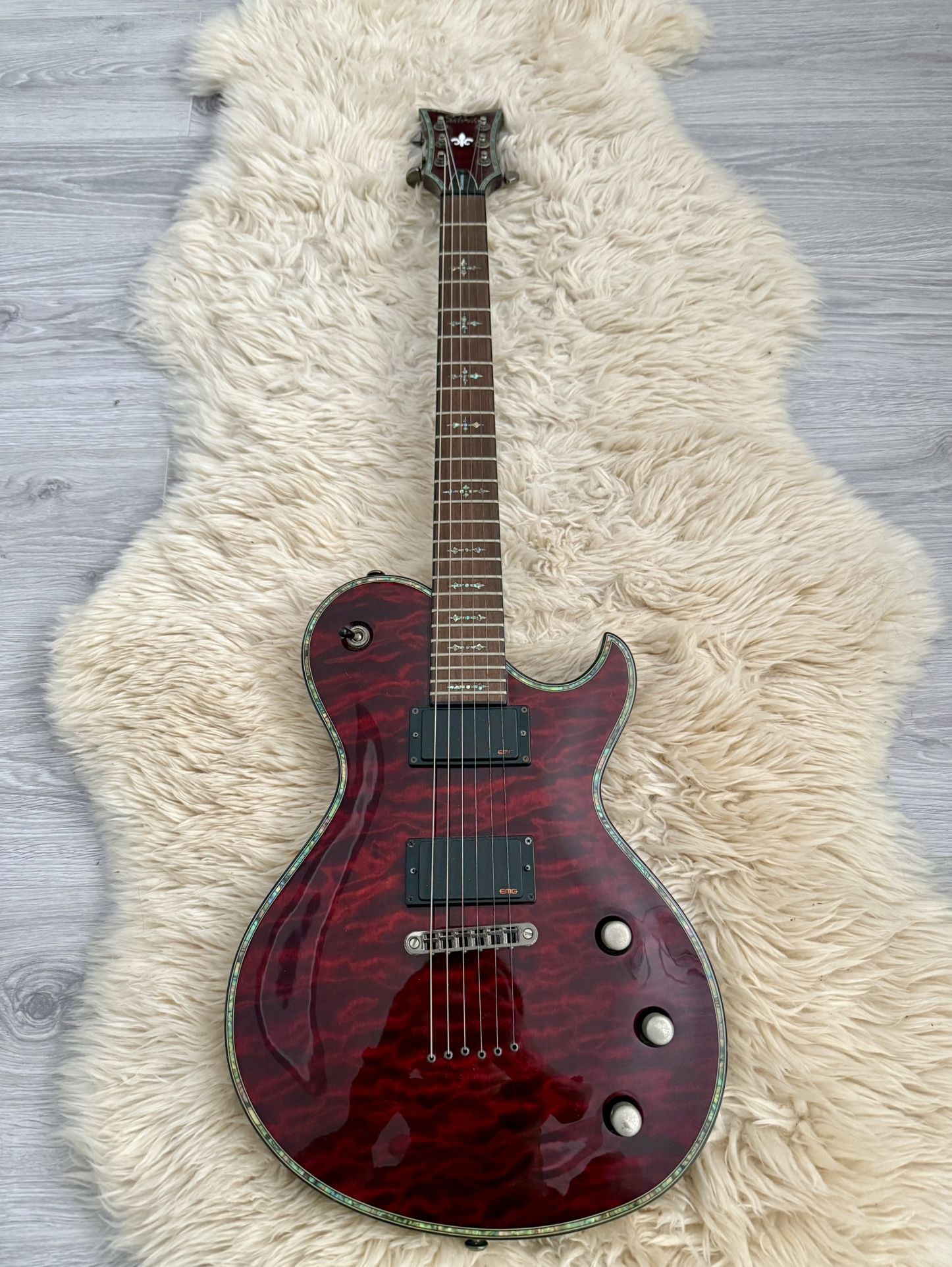 SCHECTER SOLO 6 HELLRAISER IN CHERRY WITH AMP, CABLE, BAG, WALL HOOK