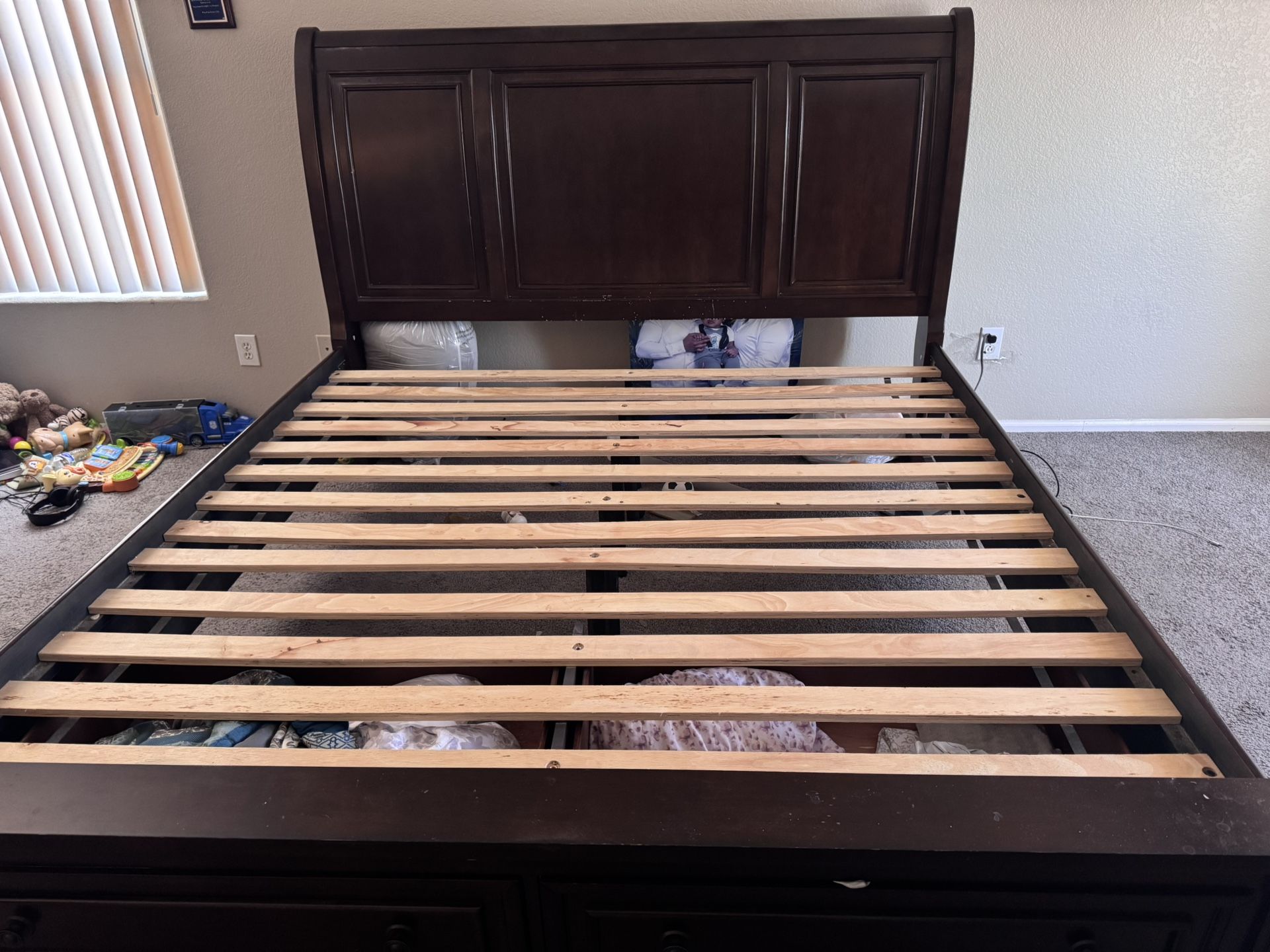 King Size Solid Wood Bed Frame with Storage Drawers – Excellent Condition + 7-Drawer Dresser – $800 (Negotiable)– Excellent Condition